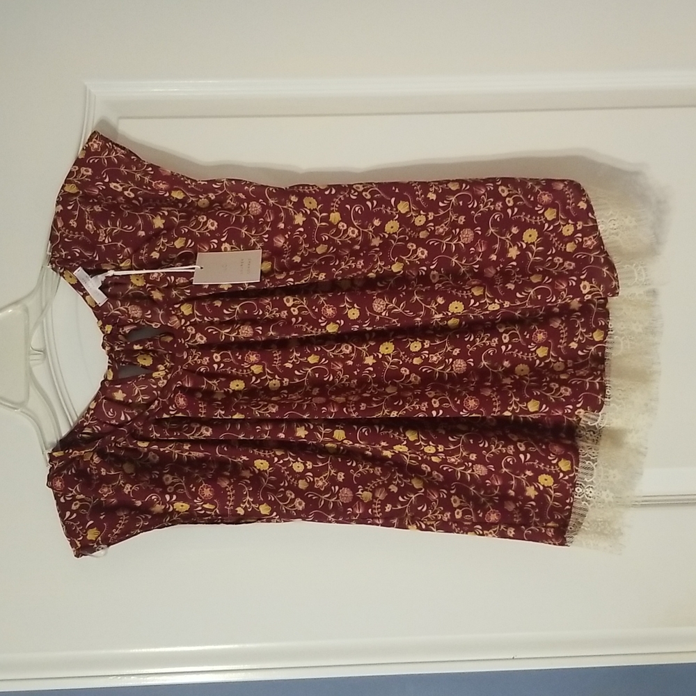 Large Lauren Conrad pleated neck lace hem top